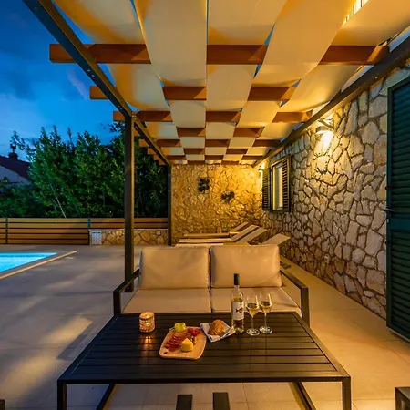 Villa Dalmor House *