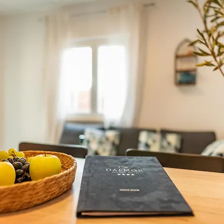 Dalmor House Рованьска