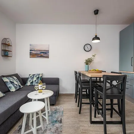 Dalmor House Вилла Рованьска