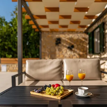 Dalmor House Вилла *