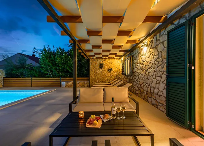 Villa Dalmor House *