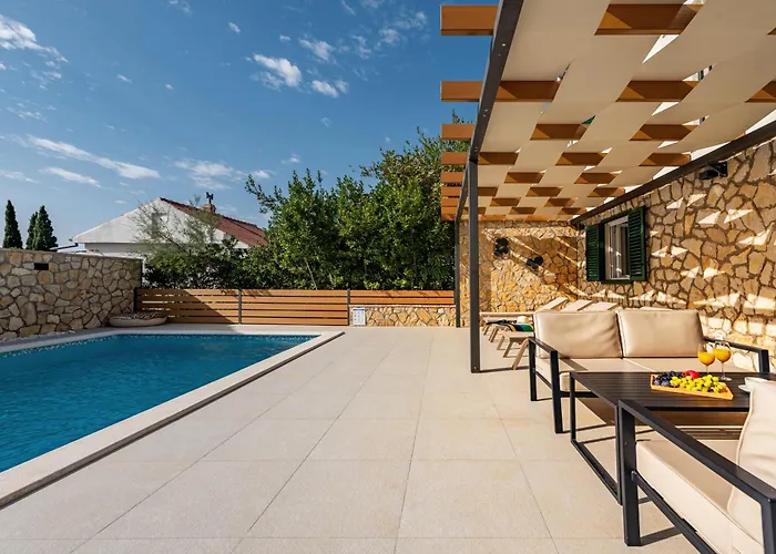 Dalmor House Villa *