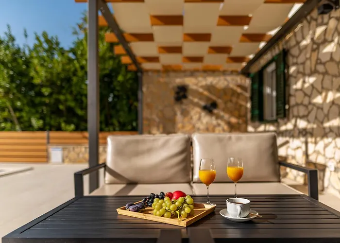 Dalmor House Villa *